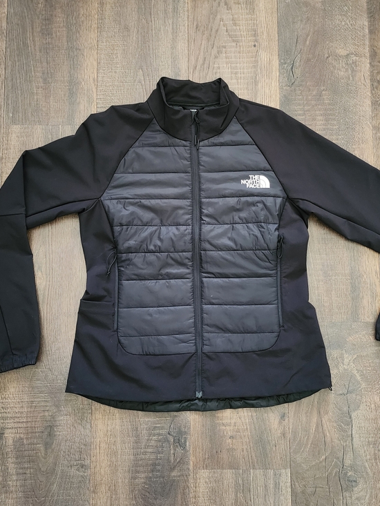 The North Face Jackets & Blazers - The North Face Women’s Black Quilted Hybrid Jacket